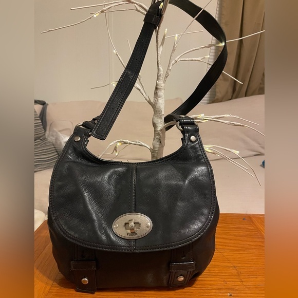 Fossil Handbags - Fossil Vintage Maddox Leather Crossbody Black EUC